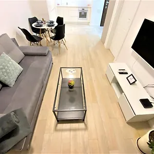 exclusive-2br-apartment-in-center-netflix-gym.warsawhotelspoland.com/